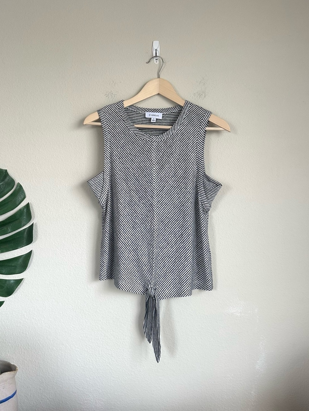 NWOT Evereve Linen Striped Tie Front Tank